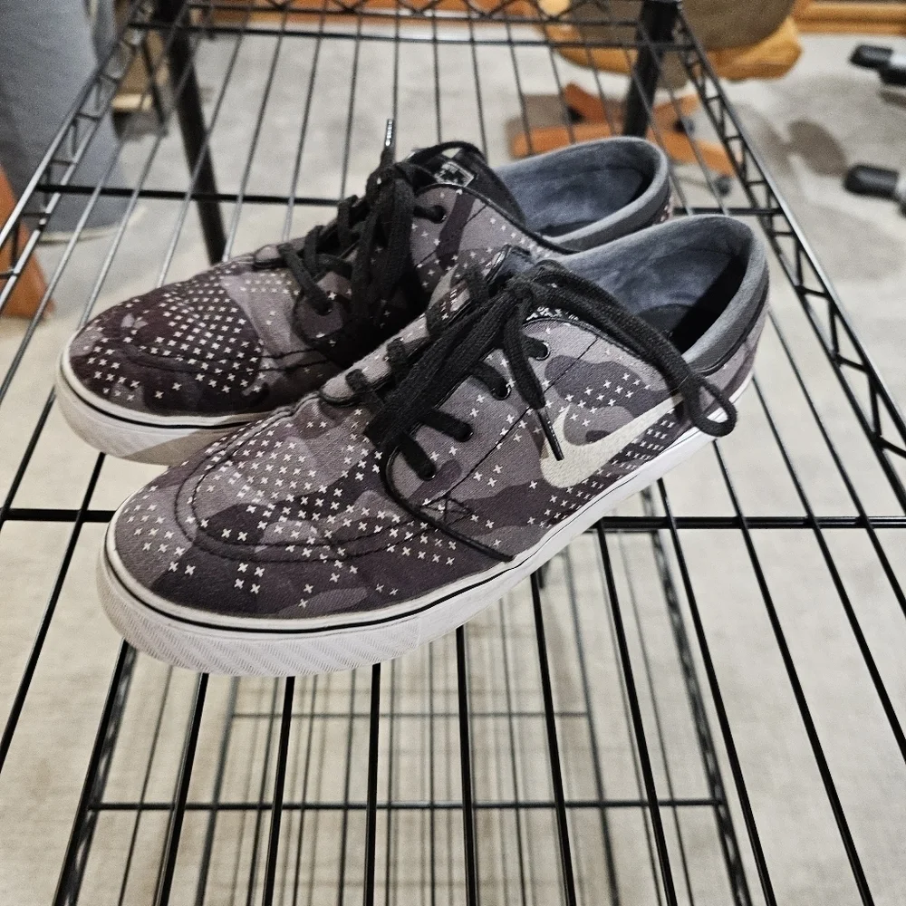 Nike Shoes - Picture 2 of 5